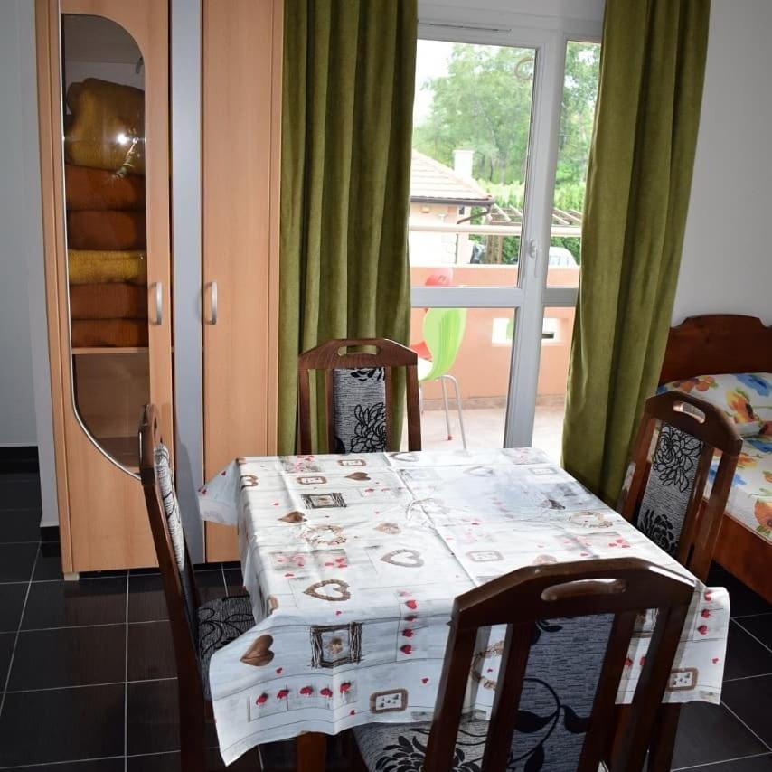 Srebrna Nit Apartment Veliko Gradište Екстериор снимка